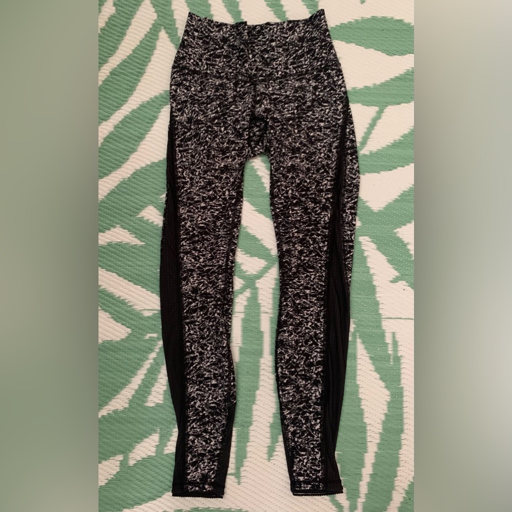 lululemon pants with mesh side panels sz 4
